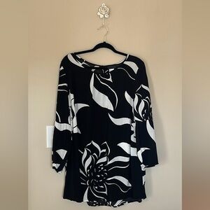 2/$30 New Creation L Women’s Black & White Floral Design Blouse Size 16